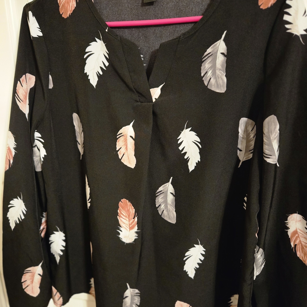Elegant Black Feather Print Women's Top